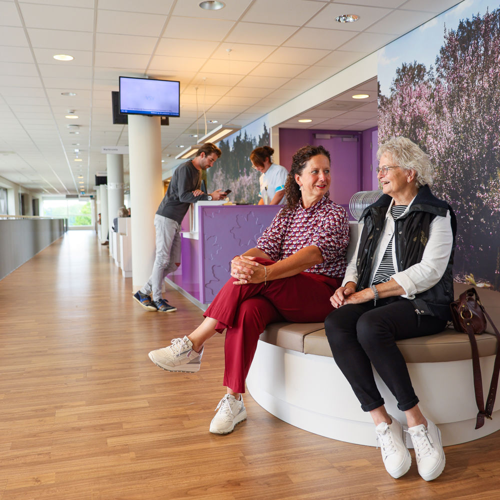 MR 0898 Patienten In Wachtkamer, Gelijkwaardigheid